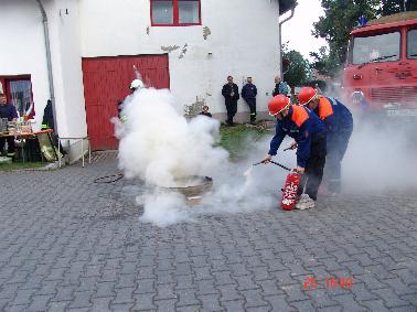 Jugendfeuerwehr lscht richtig